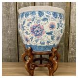 Vintage Chinese Porcelain Jardini¨re, sitting on