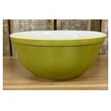 Vintage PYREX 402 Avocado Green Mixing Bowl - 9"