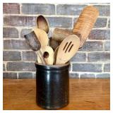 An Assortment of Vintage Wooden Kitchen Utensils i