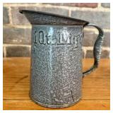 Antique Gray Mottled Graniteware 1-Quart Liquid Me