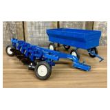 A Pair of Ertl Die-Cast 1/16 Scale Ford Farm Toy I