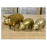 Three Graduated Pig Figures including Still Banks