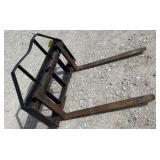 Skid Steer Pallet Forks 42In Forks  - Mounting