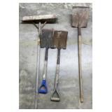 3 Flat Shovels 1 Scraper
