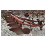 IH 5 Bottom Plow