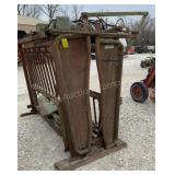 Powder River Hyd Squeeze Chute