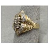 10K Gold Diamond Ring - Sz 7 - 3.24g
