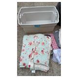 Tote w/ Linens, Pillows, Napkins
