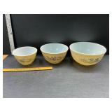 Pyrex bowls