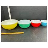 Pyrex mixing bowl set