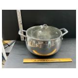 Stainless steel pot