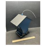 Metal bird feeder
