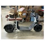 Island Cruz scooter like new With helmets