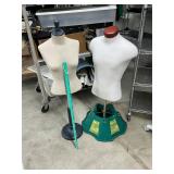 2 manikins