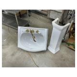 Pedestal sink