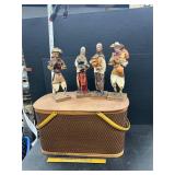 Pic-nic basket with figures