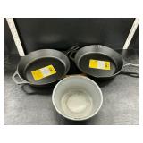 2 new lodge pans and enamel pan