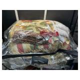 Queen comforter set Queen comforter set