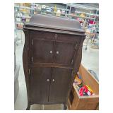Victrola talking machine working / extra needles Victrola talking machine working / extra needles