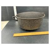 Cast iron 3 legged pot