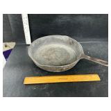 Cast iron pan