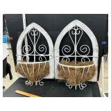 2 planters decor