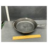Lodge cast iron pan