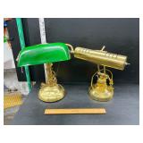 2 desk lamps