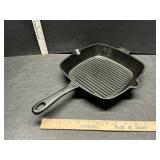 Cast iron pan