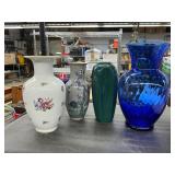 4 vases