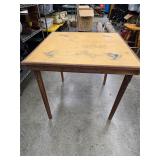 Folding table