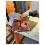 Bench vise