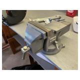 Bench vise
