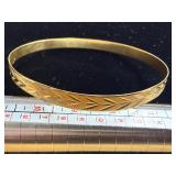 8.2 18kt gold bangle bracelet