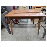 Dining table 39*30 leaf adds 8