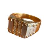 11.65 grams 18k gold ring set with ten diamonds