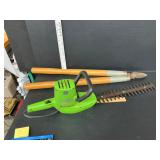 Hedge trimmers and pruners