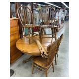 Oak table 4 chairs and 2 leafs