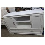 Buffet/entertainment center