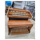 Hammond organ working