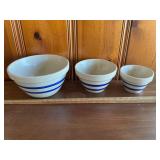 Roseville mixing bowl set