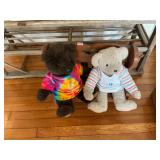 Small bench and bears