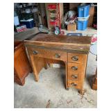 Sewing machine cabinet