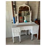 Vanity dresser