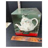 Pfaltzgraff teapot and 4 cups