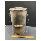 Metal Bucket w Lid