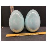 2 ceramic eggs