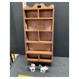 What not shelf and chickens