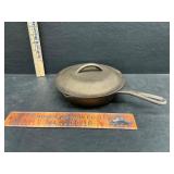 Lodge Cast Iron Pan w Lid