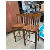 2 bar stools
